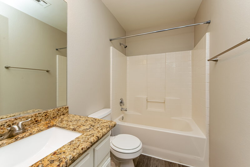 1,985/Mo, 9437 Jewel Lake Avenue Las Vegas, NV 89166 Bathroom View
