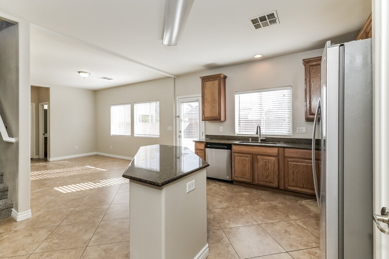 2,100/Mo, 217 Gemstone Hill Avenue North Las Vegas, NV 89031 Kitchen View 2