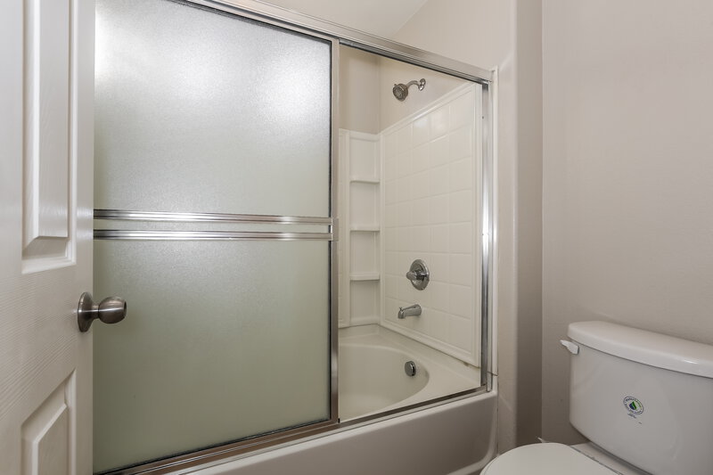 1,910/Mo, 8157 Maitai Avenue Las Vegas, NV 89147 Main Bathroom View