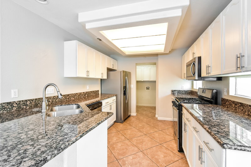 3,060/Mo, 8884 Hampton Green Avenue Las Vegas, NV 89129 Kitchen View 2