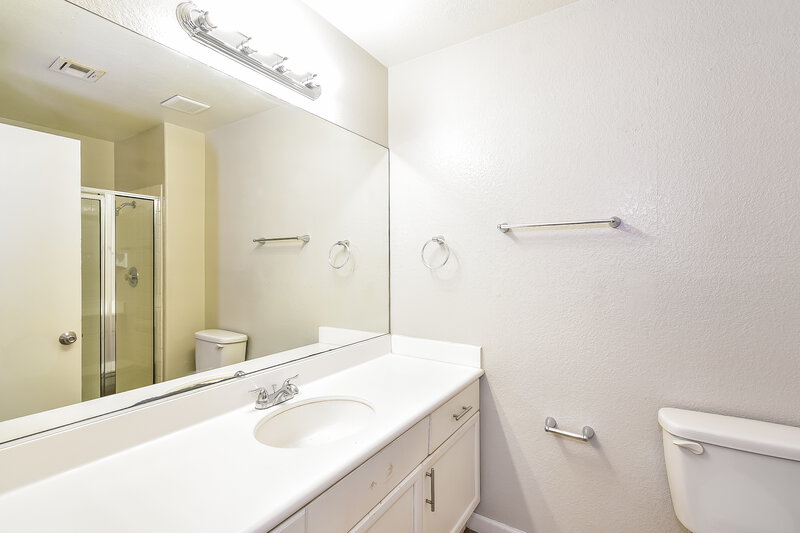 3,060/Mo, 8884 Hampton Green Avenue Las Vegas, NV 89129 Bathroom View