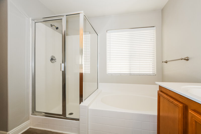 1,850/Mo, 4076 Oliver Sagebrush Drive Las Vegas, NV 89122 Main Bathroom View