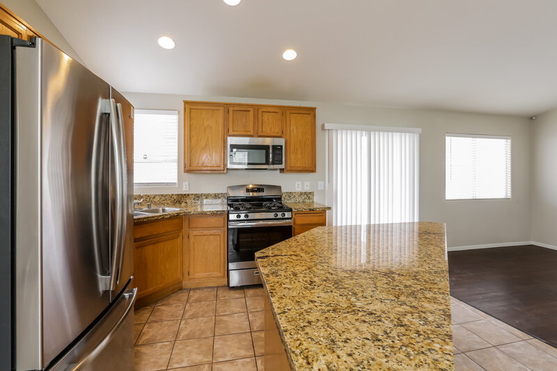 1,825/Mo, 2516 West El Campo Grande Avenue North Las Vegas, NV 89031 Kitchen View