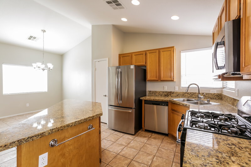 1,825/Mo, 2516 West El Campo Grande Avenue North Las Vegas, NV 89031 Kitchen View 2
