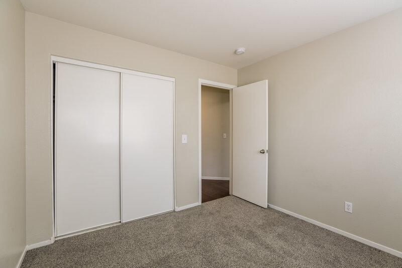 1,825/Mo, 2516 West El Campo Grande Avenue North Las Vegas, NV 89031 Bedroom View 2