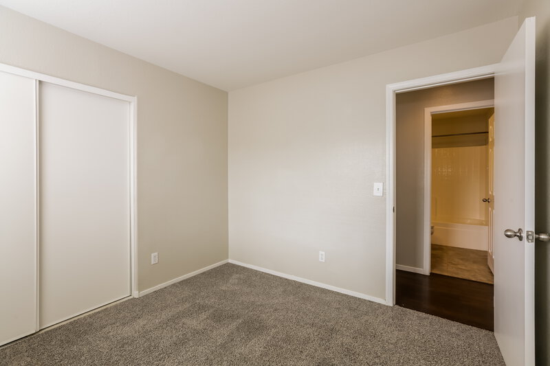 1,825/Mo, 2516 West El Campo Grande Avenue North Las Vegas, NV 89031 Bedroom View 4