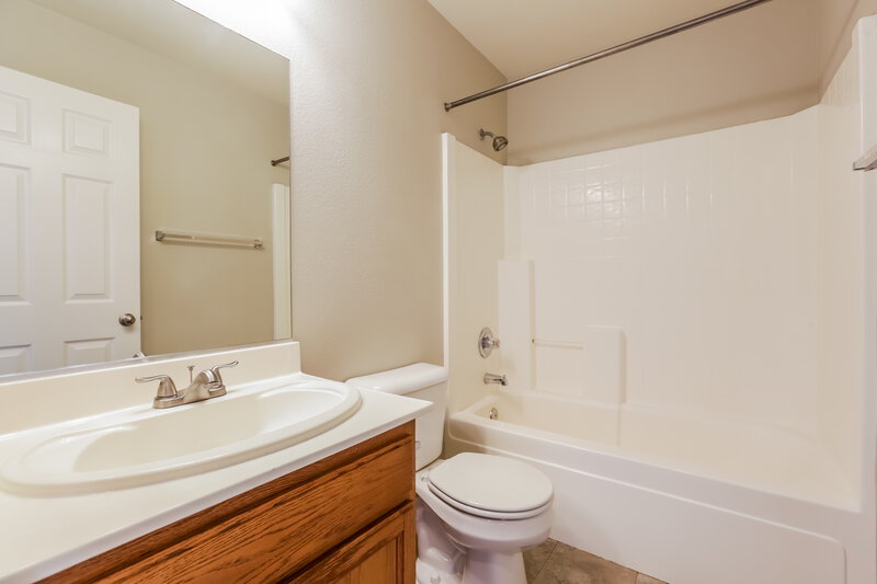 1,825/Mo, 2516 West El Campo Grande Avenue North Las Vegas, NV 89031 Bathroom View