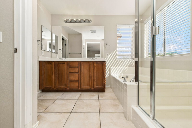 2,080/Mo, 5344 Brazelton St North Las Vegas, NV 89081 Primary Bathroom View