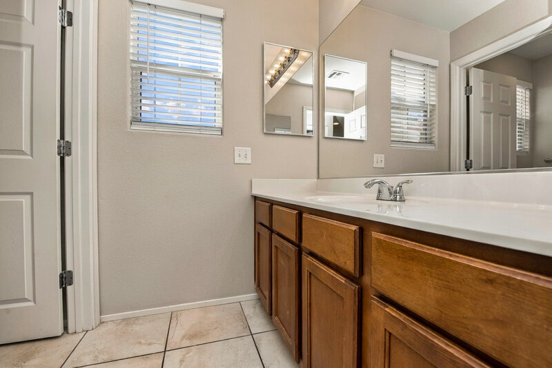 2,080/Mo, 5344 Brazelton St North Las Vegas, NV 89081 Bathroom View