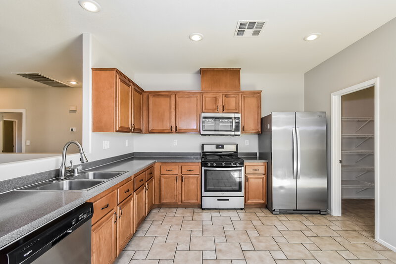1,980/Mo, 3169 Calamus Pointe Ave North Las Vegas, NV 89081 Kitchen View 2