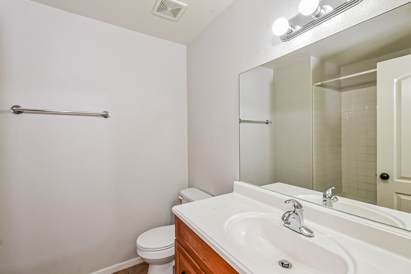1,905/Mo, 4515 Shannon Jean Court North Las Vegas, NV 89081 Bathroom View