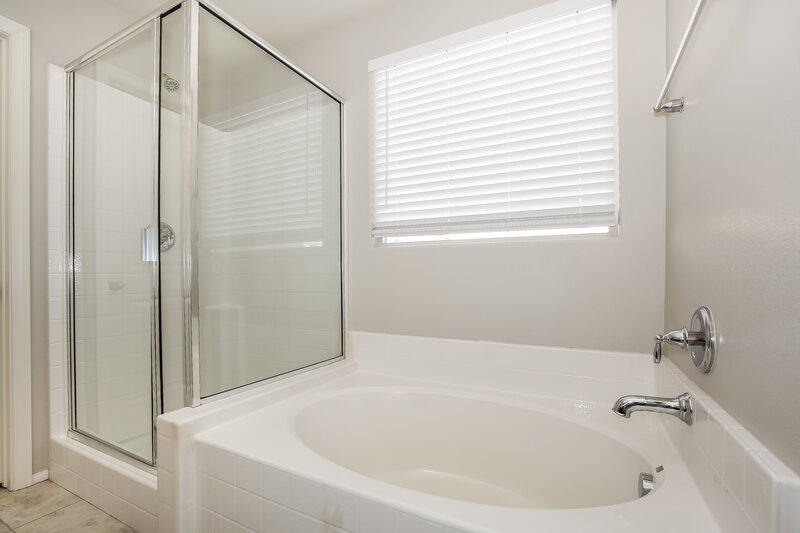 1,885/Mo, 10208 Ruggles Mansion Ave Las Vegas, NV 89166 Main Bathroom View 2
