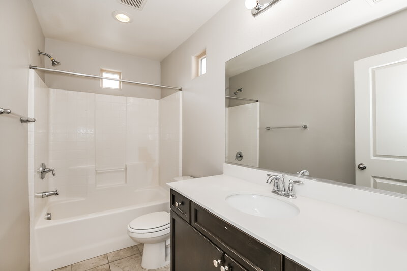 1,885/Mo, 10208 Ruggles Mansion Ave Las Vegas, NV 89166 Bathroom View