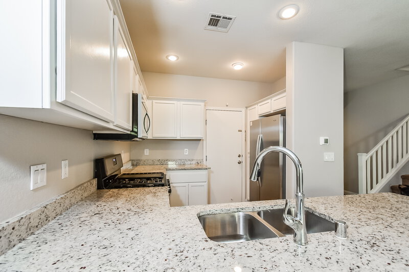 2,045/Mo, 1017 Appaloosa Hills Avenue North Las Vegas, NV 89081 Kitchen View 2