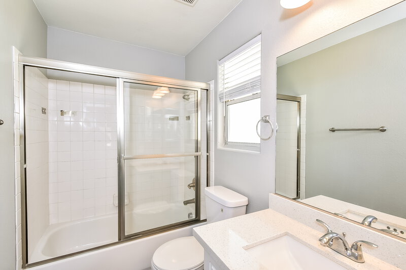 2,195/Mo, 4048 Hazelridge Drive Las Vegas, NV 89129 Bathroom View 3