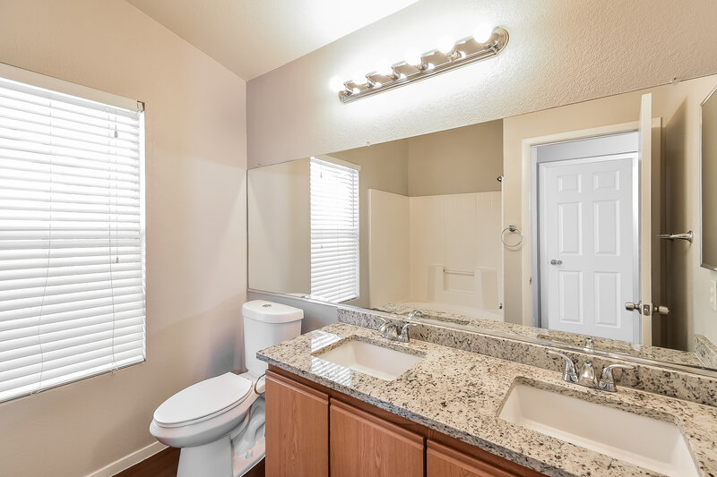 2,095/Mo, 324 Montessa Avenue North Las Vegas, NV 89031 Main Bathroom View