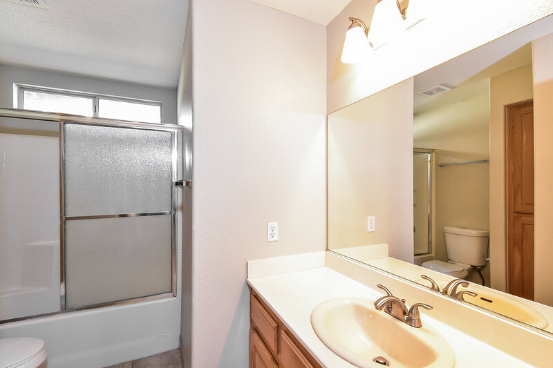 1,930/Mo, 7028 Village Shore Court Las Vegas, NV 89129 Bathroom View