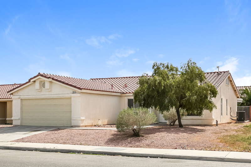 2,210/Mo, 3015 West Hammer Lane North Las Vegas, NV 89031 Front View