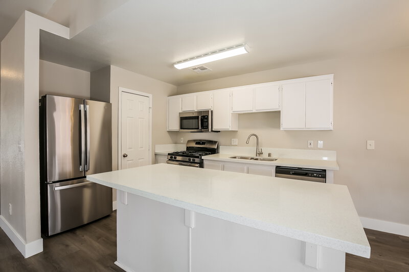 2,210/Mo, 3015 West Hammer Lane North Las Vegas, NV 89031 Kitchen View