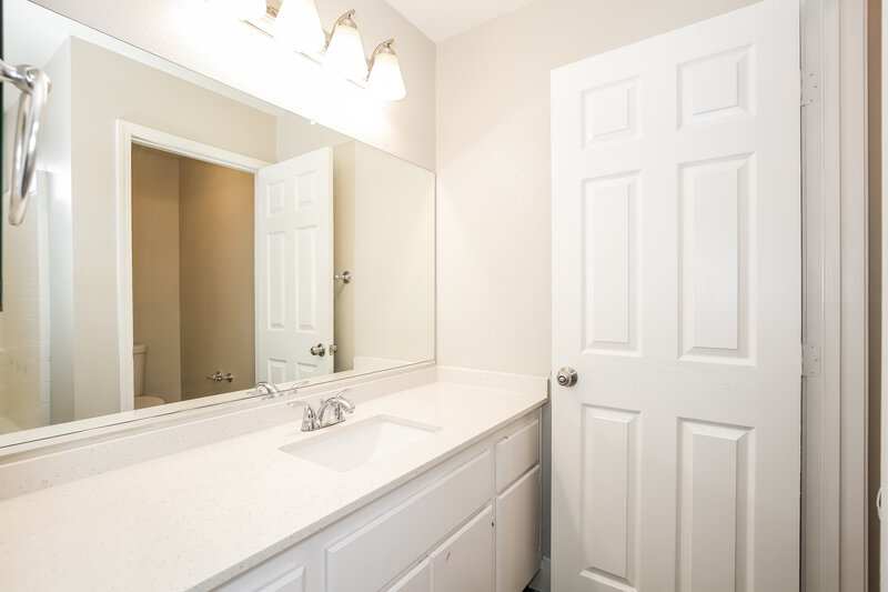 2,210/Mo, 3015 West Hammer Lane North Las Vegas, NV 89031 Main Bathroom View