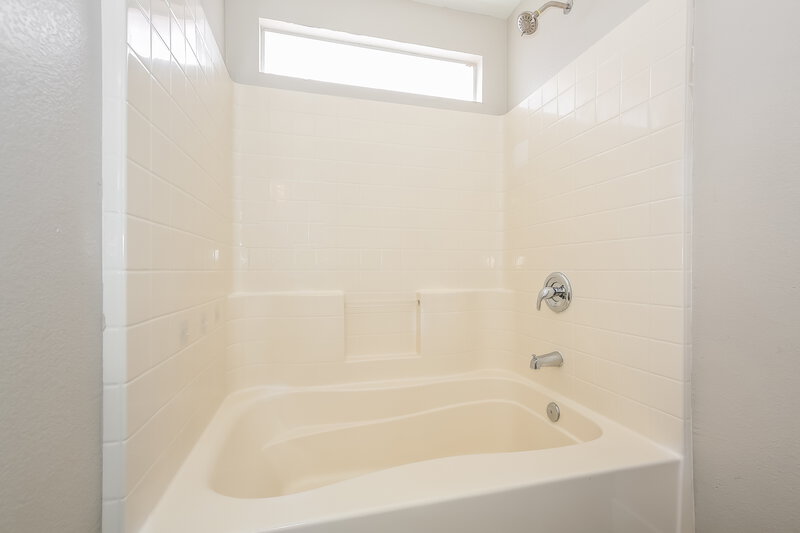 2,210/Mo, 3015 West Hammer Lane North Las Vegas, NV 89031 Main Bathroom View 2