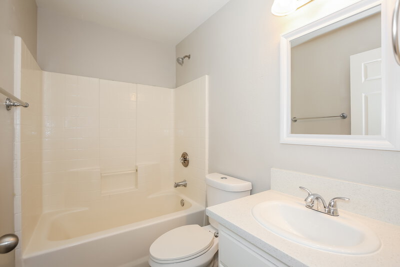 2,210/Mo, 3015 West Hammer Lane North Las Vegas, NV 89031 Bathroom View
