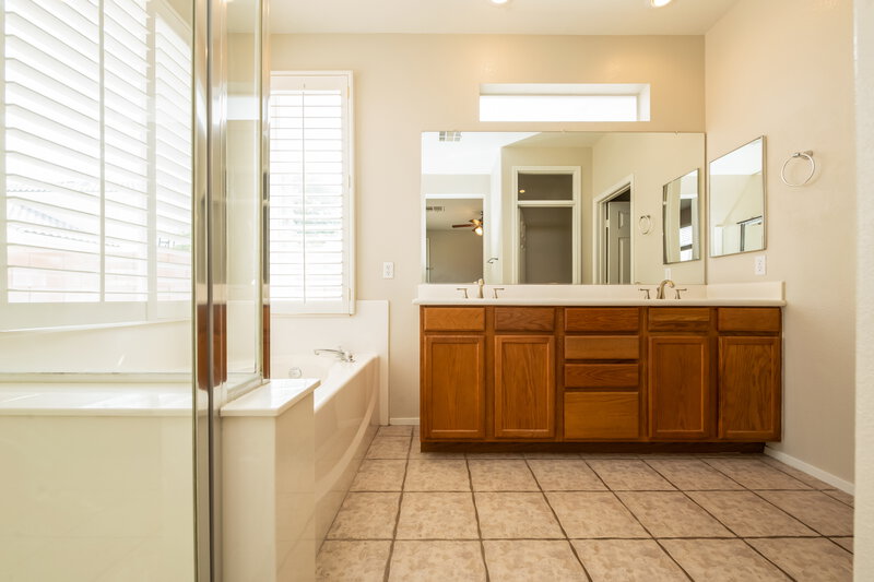 1,980/Mo, 2526 Parasail Point Avenue North Las Vegas, NV 89031 Main Bathroom View
