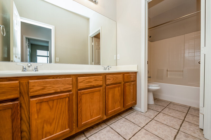 1,980/Mo, 2526 Parasail Point Avenue North Las Vegas, NV 89031 Bathroom View