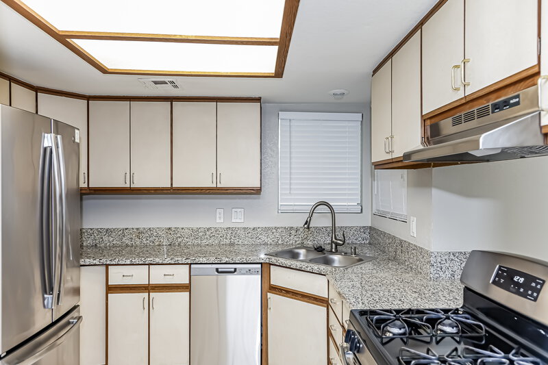 2,190/Mo, 942 Clipper Dr. Henderson, NV 89015 Kitchen View