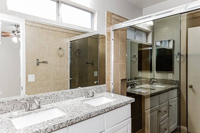 2,190/Mo, 942 Clipper Dr. Henderson, NV 89015 Main Bathroom View