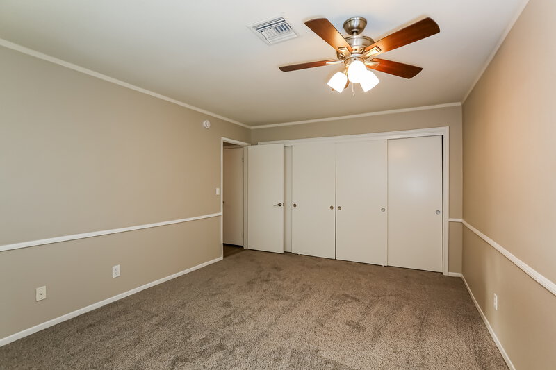 2,040/Mo, 7105 Lodge Circle Las Vegas, NV 89129 Main Bedroom View 2