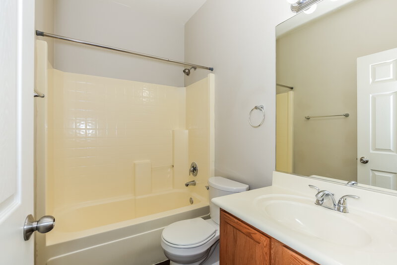 2,850/Mo, 6236 Eagle Crossing Street Las Vegas, NV 89130 Bathroom View