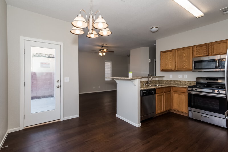 1,750/Mo, 4810 Leadership Court North Las Vegas, NV 89031 Dining Room View