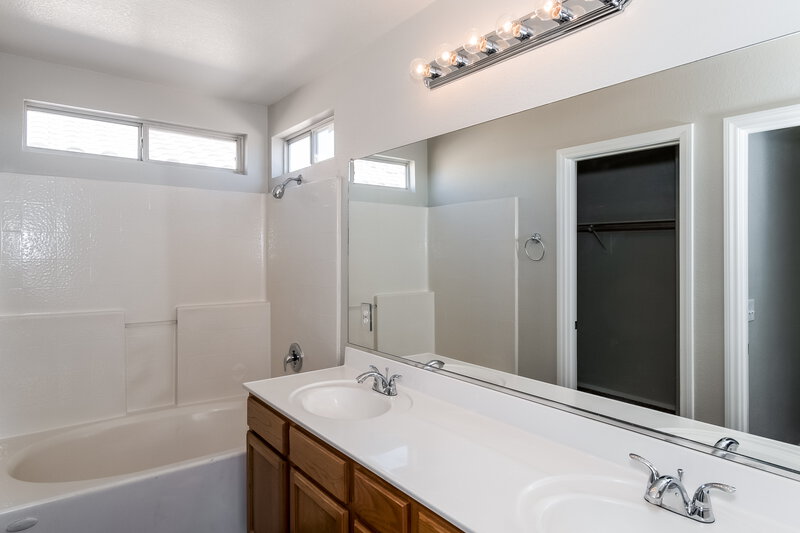 1,750/Mo, 4810 Leadership Court North Las Vegas, NV 89031 Master Bathroom View