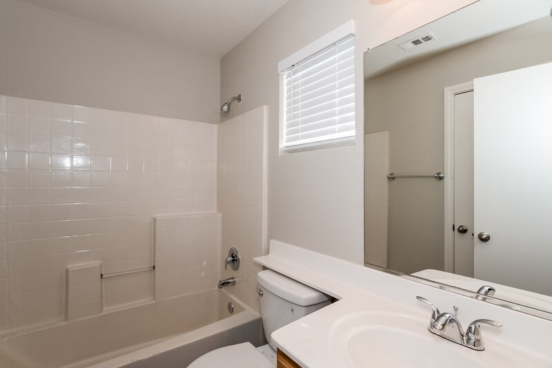 1,750/Mo, 4810 Leadership Court North Las Vegas, NV 89031 Bathroom View