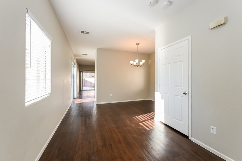 1,995/Mo, 6113 Blue Luna Street North Las Vegas, NV 89081 Foyer View