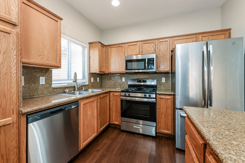 1,995/Mo, 6113 Blue Luna Street North Las Vegas, NV 89081 Kitchen View