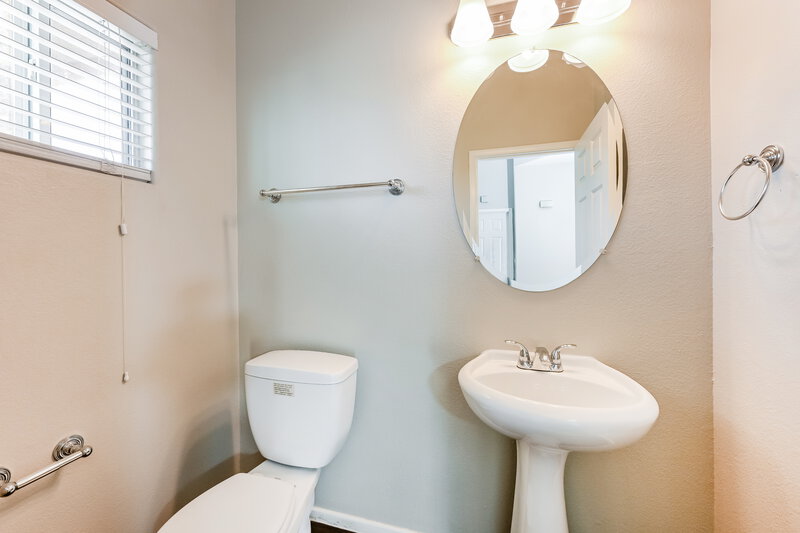 1,995/Mo, 6113 Blue Luna Street North Las Vegas, NV 89081 Bathroom View 2