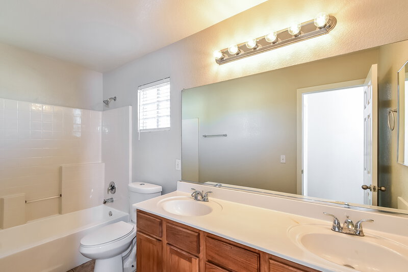 1,790/Mo, 4950 Attitude Ct North Las Vegas, NV 89031 Bathroom View