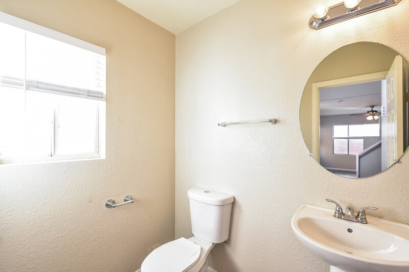 1,790/Mo, 4950 Attitude Ct North Las Vegas, NV 89031 Bathroom View 2