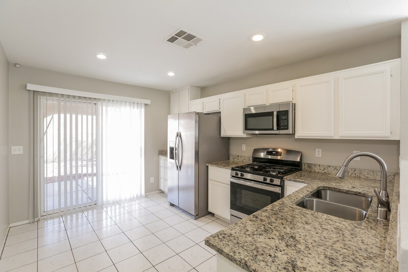2,050/Mo, 1024 Skyforest Dr Henderson, NV 89011 Kitchen View