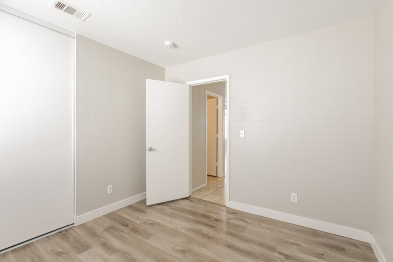 2,050/Mo, 1024 Skyforest Dr Henderson, NV 89011 Bedroom View 2