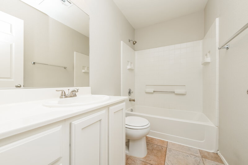 1,950/Mo, 9044 Watermelon Seed Avenue Las Vegas, NV 89143 Bathroom View