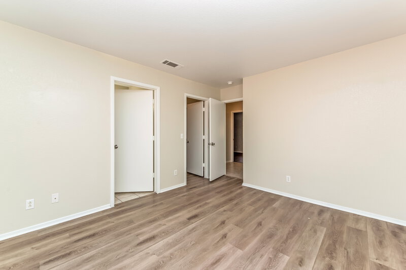 1,930/Mo, 5337 Padero Dr North Las Vegas, NV 89031 Main Bedroom View 2