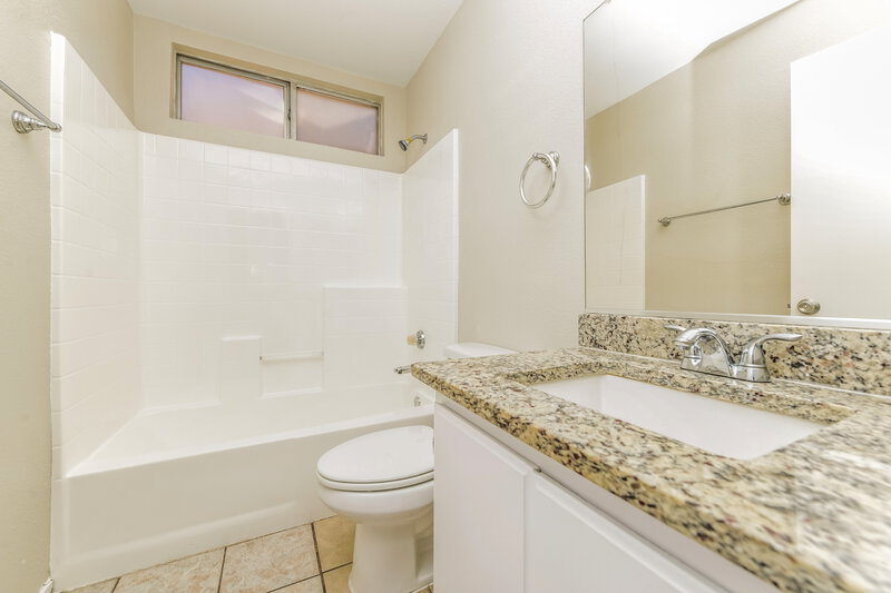 1,930/Mo, 5337 Padero Dr North Las Vegas, NV 89031 Bathroom View