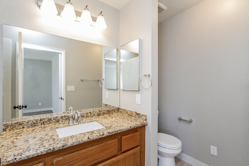 1,870/Mo, 2365 Beaver Bay Ct Las Vegas, NV 89156 Main Bathroom View