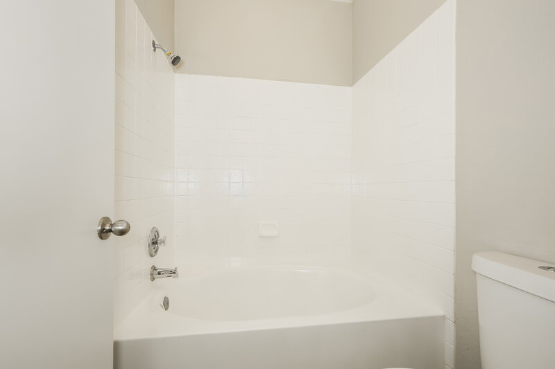 2,425/Mo, 7212 Single Pine Drive Las Vegas, NV 89128 Main Bathroom View 2