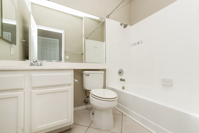1,980/Mo, 611 Snake Charmer Avenue North Las Vegas, NV 89031 Bathroom View