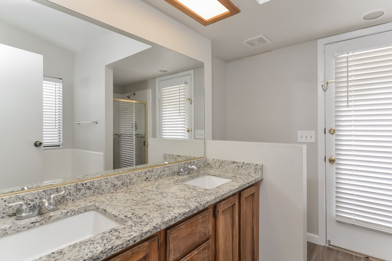3,010/Mo, 916 Anchor Drive Henderson, NV 89015 Main Bathroom View