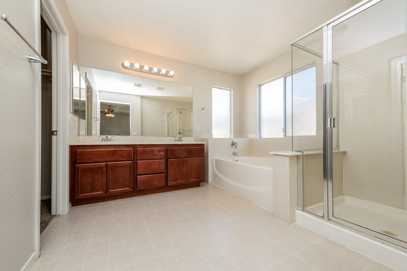 2,100/Mo, 1240 Maple Pines Ave North Las Vegas, NV 89081 Main Bathroom View